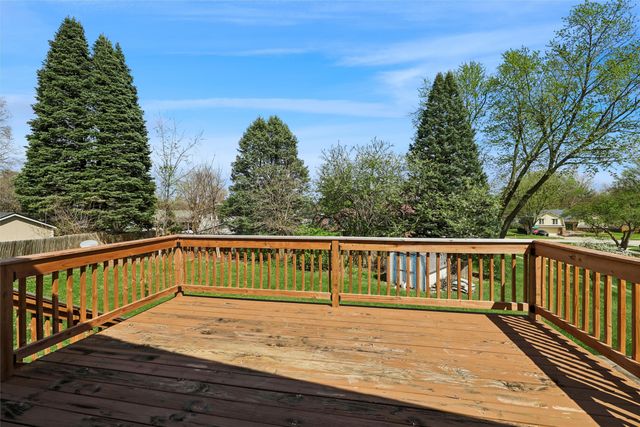 3301 Melanie Drive, Urbandale, IA 50322