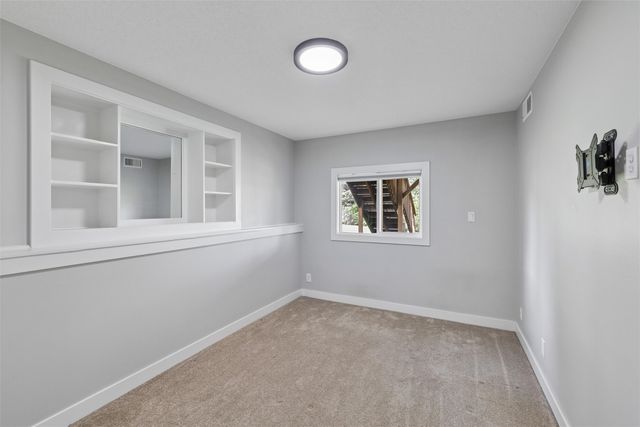 3301 Melanie Drive, Urbandale, IA 50322