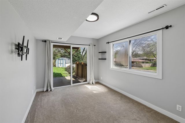 3301 Melanie Drive, Urbandale, IA 50322