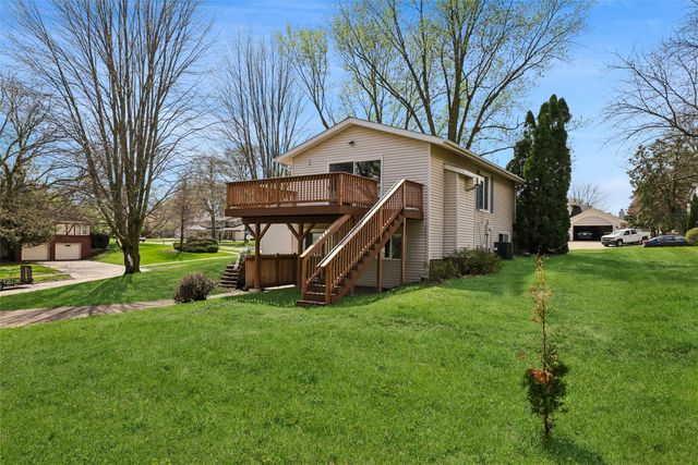 3301 Melanie Drive, Urbandale, IA 50322