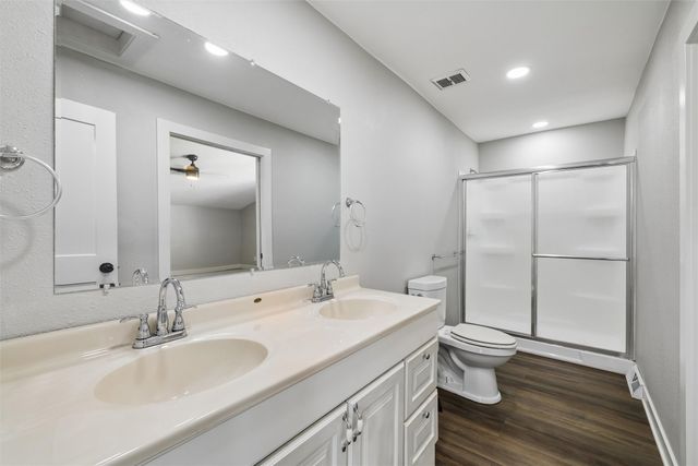 3301 Melanie Drive, Urbandale, IA 50322