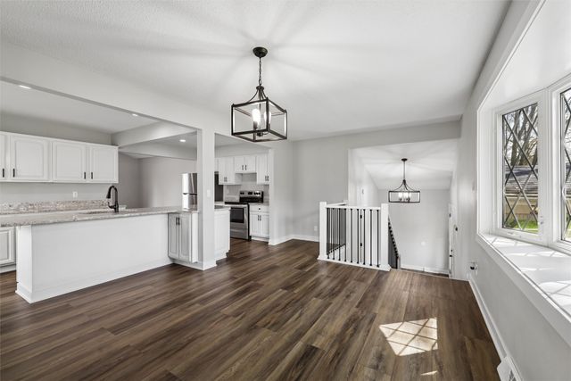 3301 Melanie Drive, Urbandale, IA 50322