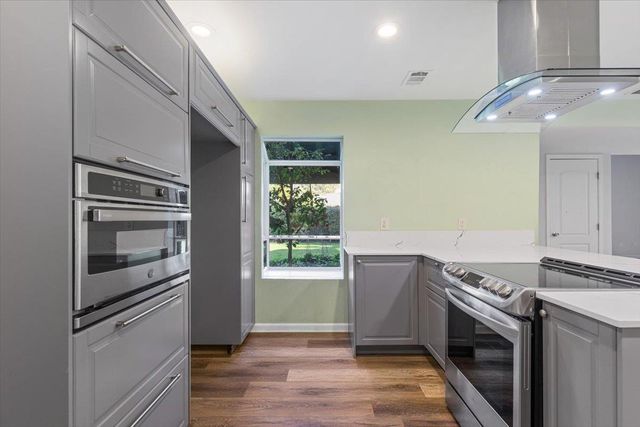 4826 Garden Homes Pl, Elk Grove, CA 95758