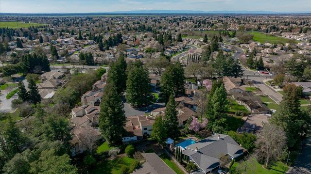 4826 Garden Homes Pl, Elk Grove, CA 95758