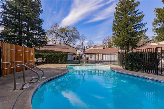 4826 Garden Homes Pl, Elk Grove, CA 95758