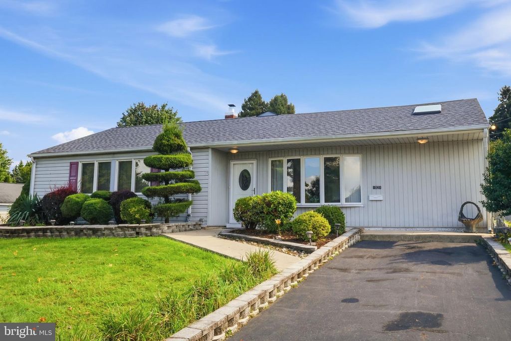 1021 W PINE ST, FEASTERVILLE TREVOSE, PA 19053 — exterior