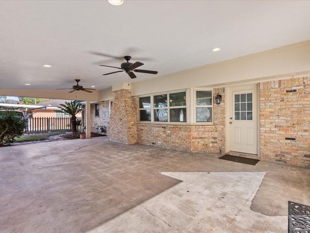 2105 S Memorial Court, Pasadena, TX 77502