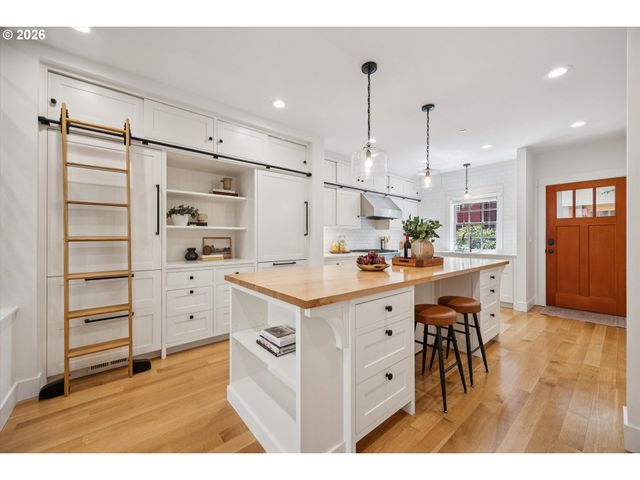 532 2ND St, Lake Oswego, OR 97034
