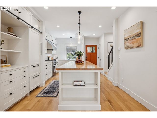 532 2ND St, Lake Oswego, OR 97034