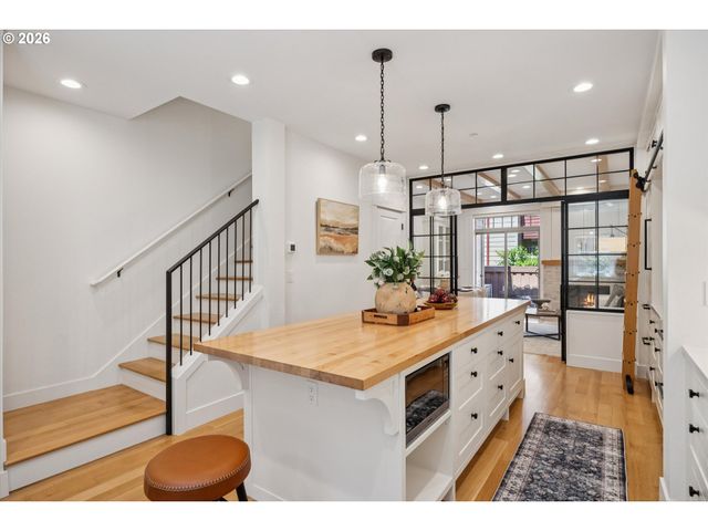 532 2ND St, Lake Oswego, OR 97034