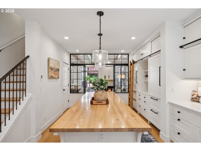 532 2ND St, Lake Oswego, OR 97034