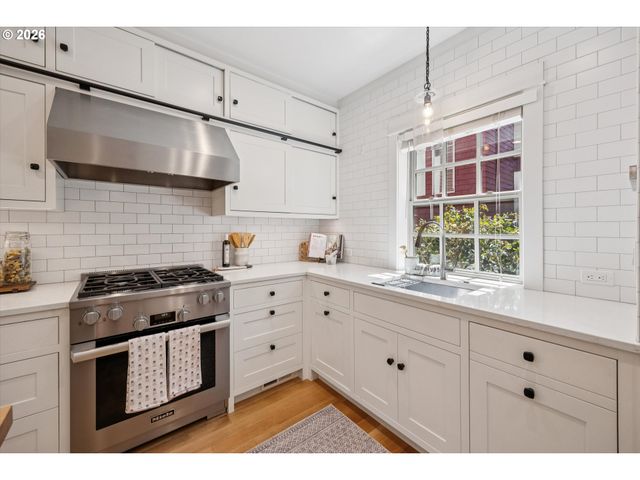 532 2ND St, Lake Oswego, OR 97034