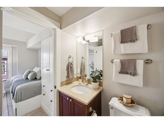 532 2ND St, Lake Oswego, OR 97034
