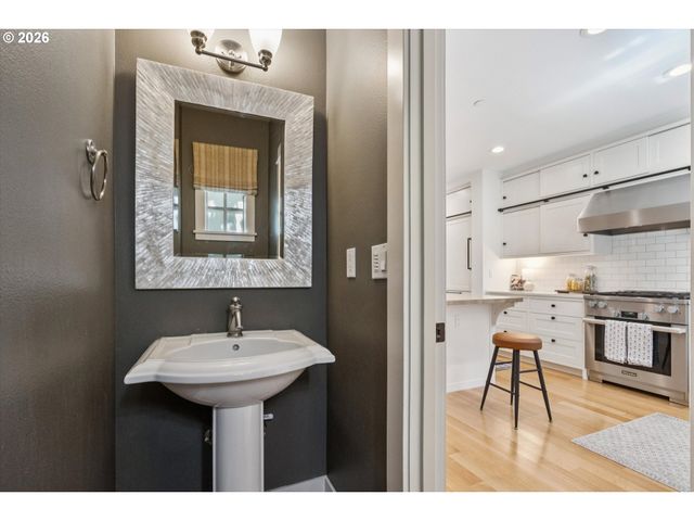 532 2ND St, Lake Oswego, OR 97034