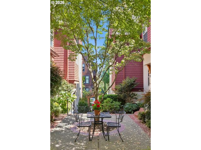 532 2ND St, Lake Oswego, OR 97034