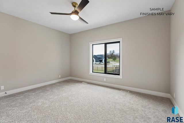 7413 E Twin Pines Ct Court, Sioux Falls, SD 57110