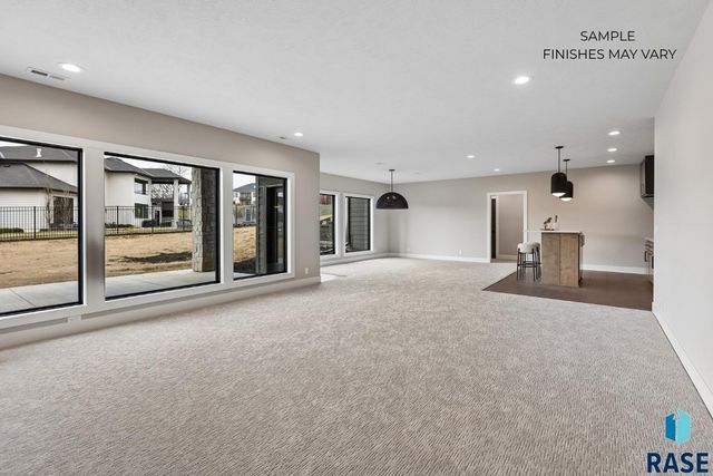 7413 E Twin Pines Ct Court, Sioux Falls, SD 57110