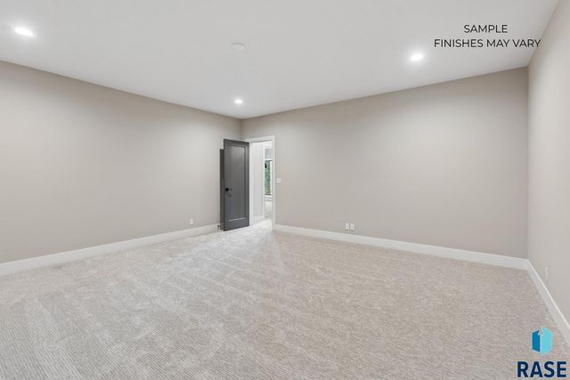 7413 E Twin Pines Ct Court, Sioux Falls, SD 57110