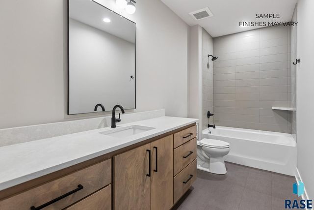 7413 E Twin Pines Ct Court, Sioux Falls, SD 57110