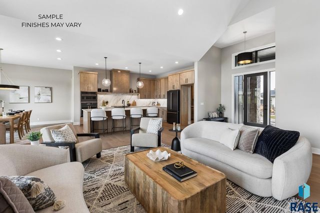 7413 E Twin Pines Ct Court, Sioux Falls, SD 57110