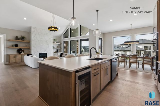 7413 E Twin Pines Ct Court, Sioux Falls, SD 57110