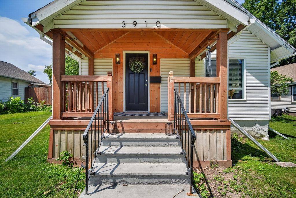 3910 4th Street, Des Moines, IA 50313