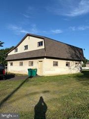 1129 FROSTY HOLLOW RD, Langhorne, PA 19047
