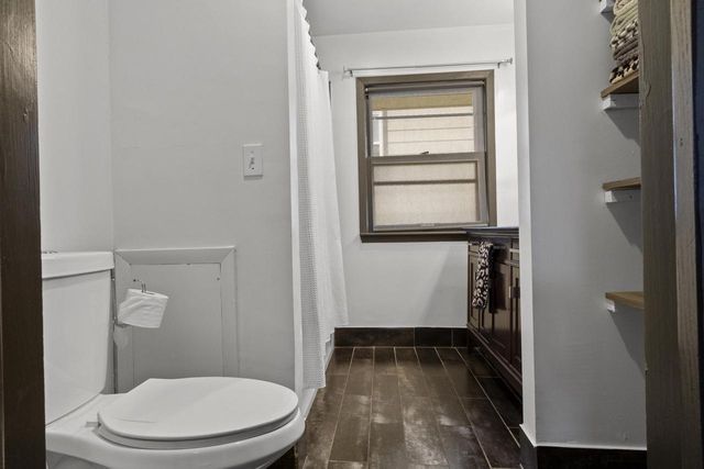 9625 W Metcalf PLACE, Milwaukee, WI 53222