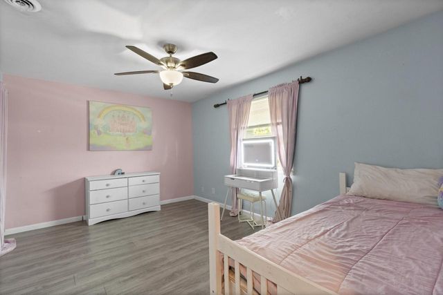 9625 W Metcalf PLACE, Milwaukee, WI 53222