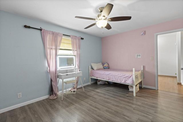 9625 W Metcalf PLACE, Milwaukee, WI 53222
