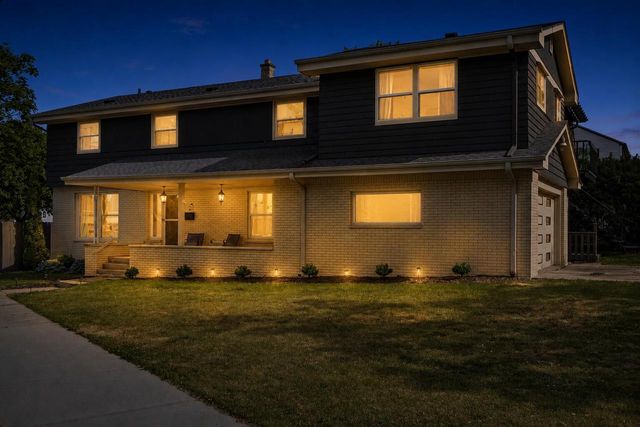 9625 W Metcalf PLACE, Milwaukee, WI 53222