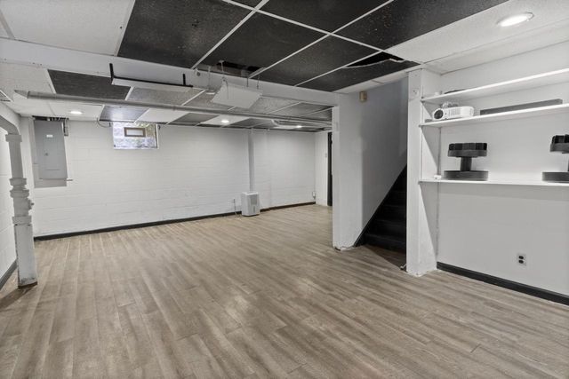 9625 W Metcalf PLACE, Milwaukee, WI 53222