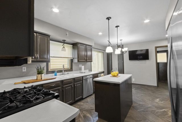 9625 W Metcalf PLACE, Milwaukee, WI 53222