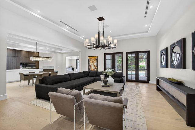17 Carrick Road, Palm Beach Gardens, FL 33418