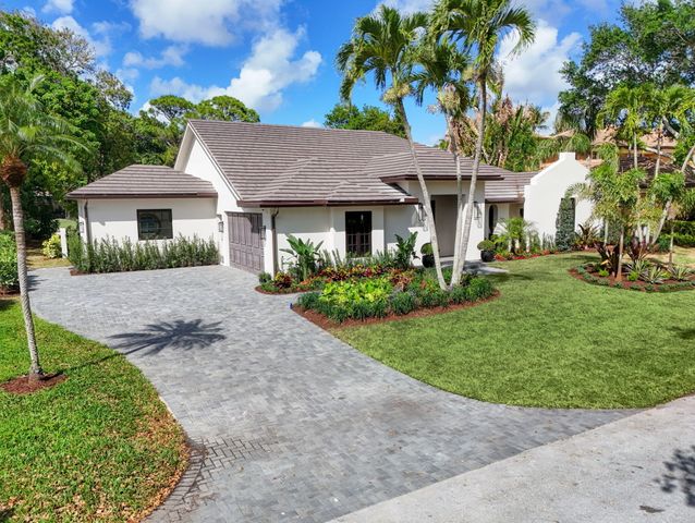 17 Carrick Road, Palm Beach Gardens, FL 33418