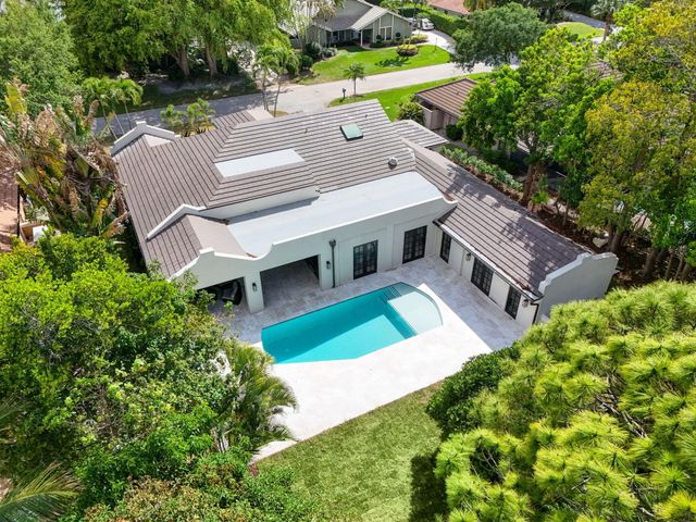 17 Carrick Road, Palm Beach Gardens, FL 33418