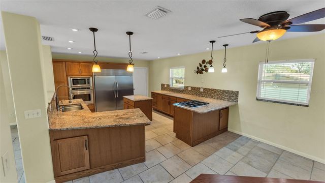 1203 BRANDON LAKES CIRCLE, Valrico, FL 33594