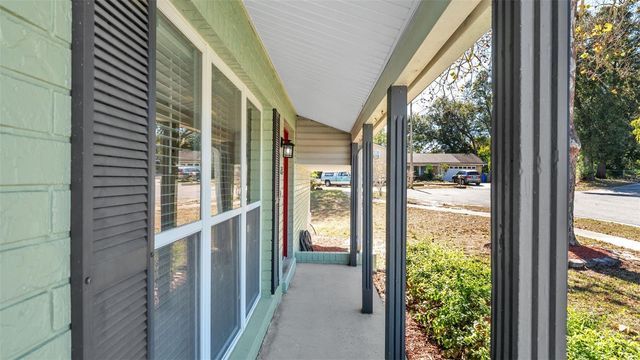 1203 BRANDON LAKES CIRCLE, Valrico, FL 33594