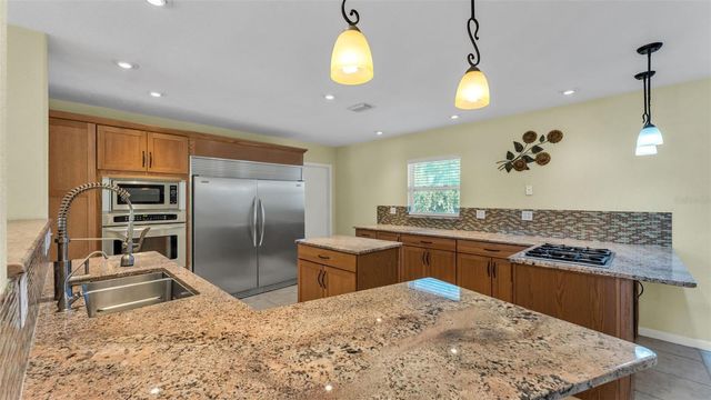 1203 BRANDON LAKES CIRCLE, Valrico, FL 33594