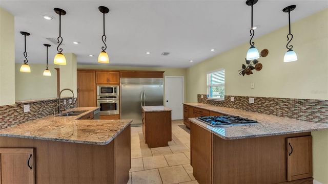 1203 BRANDON LAKES CIRCLE, Valrico, FL 33594