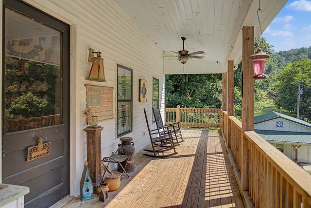 1505 Dark Hollow Rd, Lafayette, TN 37083