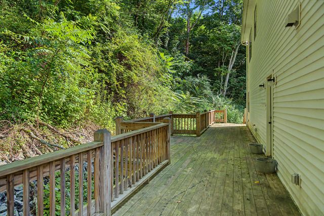 1505 Dark Hollow Rd, Lafayette, TN 37083