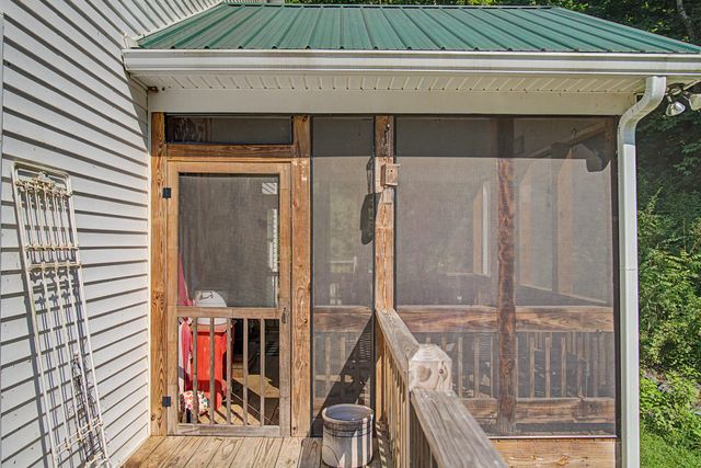 1505 Dark Hollow Rd, Lafayette, TN 37083