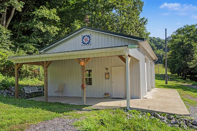 1505 Dark Hollow Rd, Lafayette, TN 37083