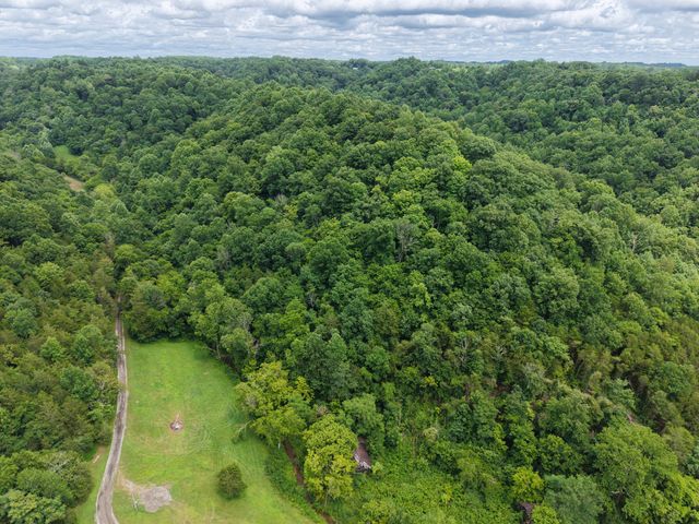 1505 Dark Hollow Rd, Lafayette, TN 37083