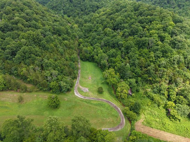 1505 Dark Hollow Rd, Lafayette, TN 37083