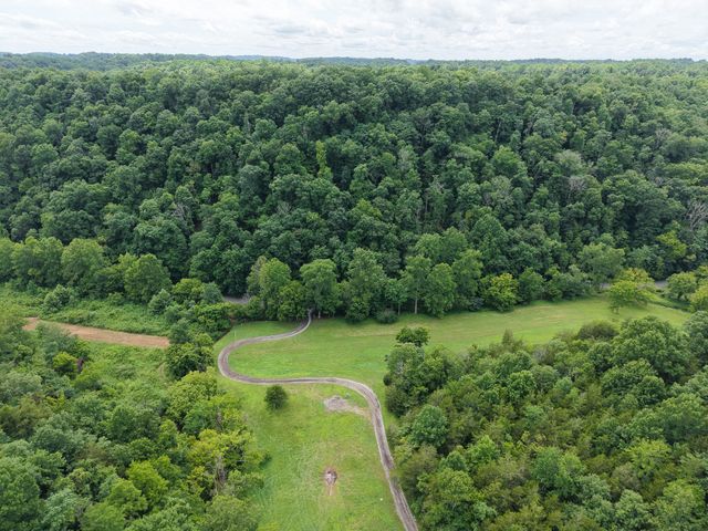 1505 Dark Hollow Rd, Lafayette, TN 37083