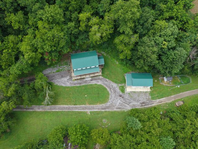 1505 Dark Hollow Rd, Lafayette, TN 37083