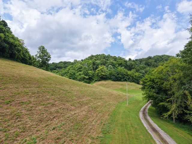 1505 Dark Hollow Rd, Lafayette, TN 37083