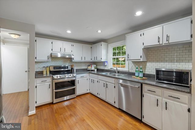 14564 WOODLAND RIDGE DR, Centreville, VA 20121